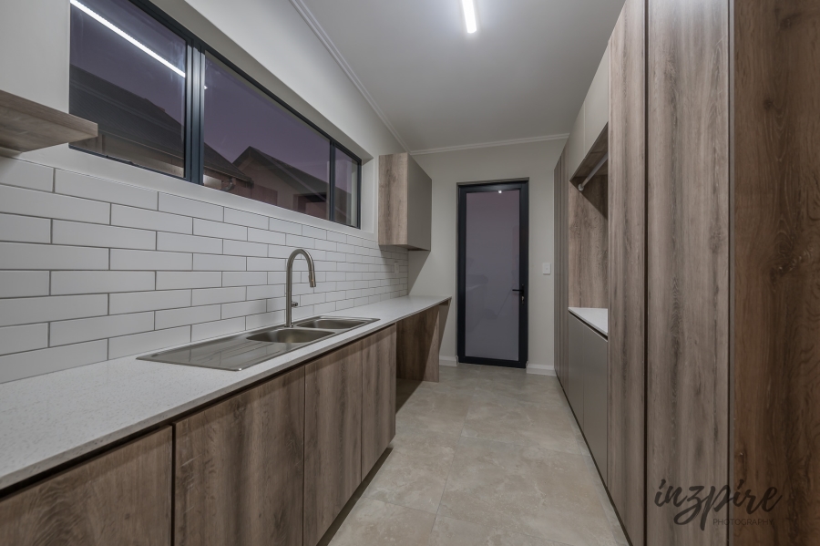 4 Bedroom Property for Sale in Outeniquasbosch Western Cape